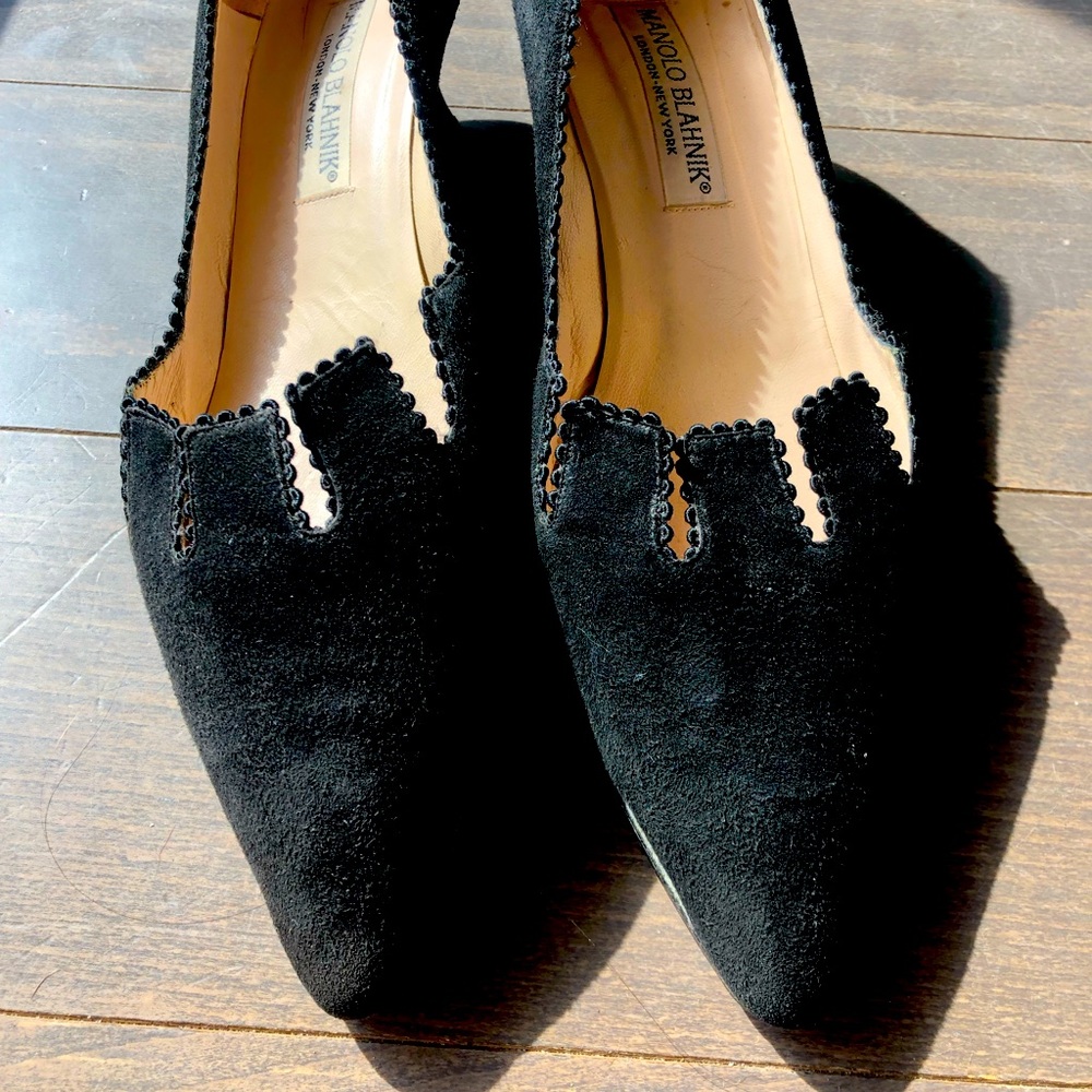 Classic suede Manolo Blahnik kitten heels